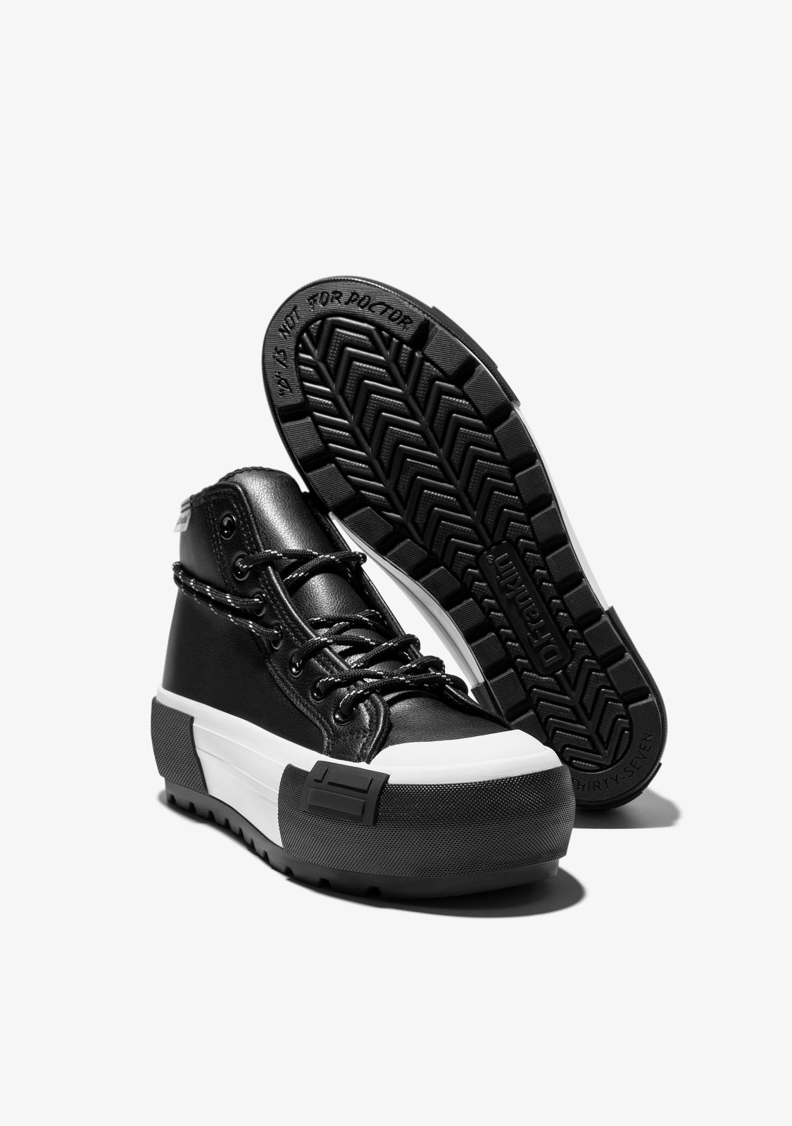 One Way Fur Track Med Black / White
