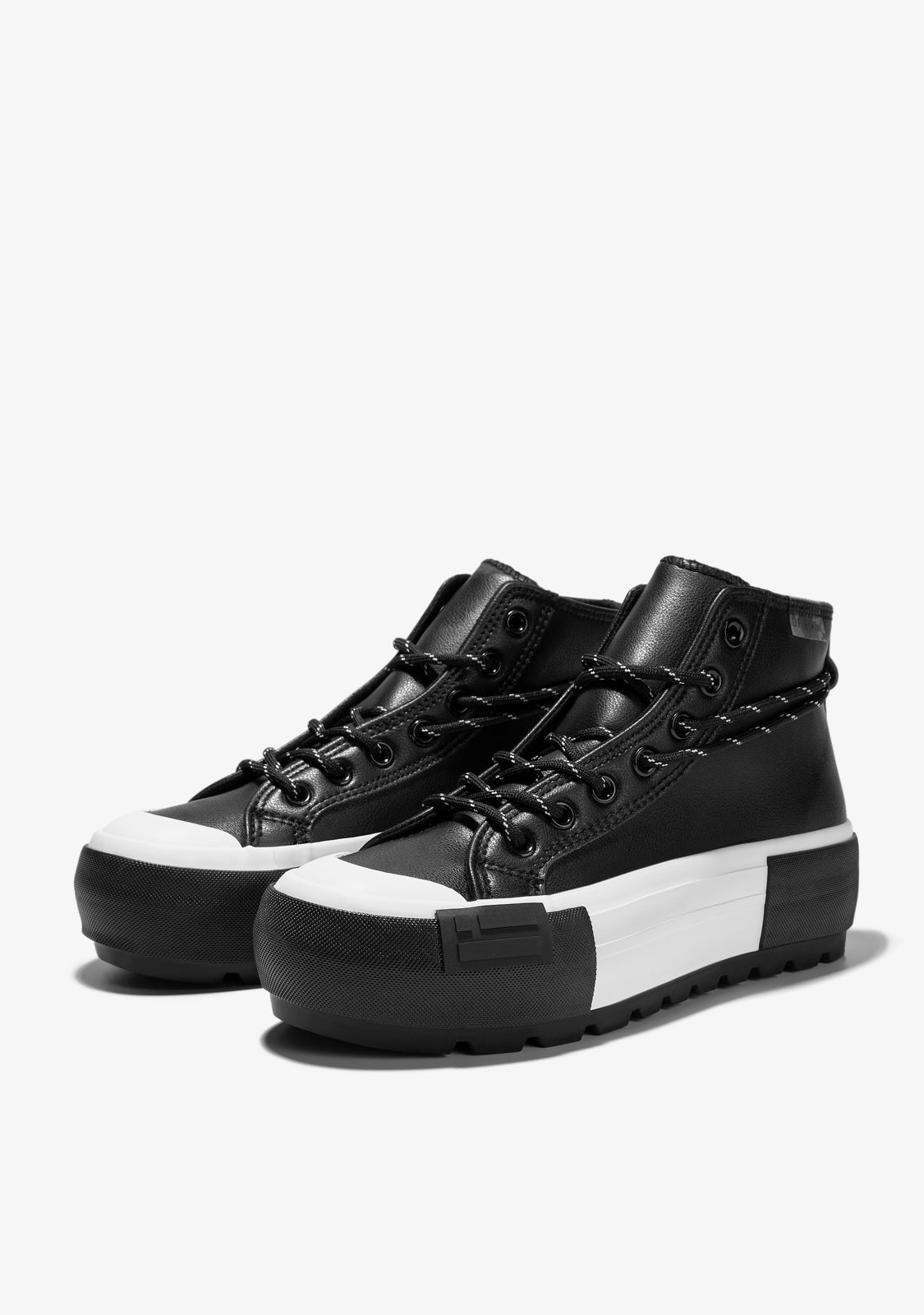 One Way Fur Track Med Black / White