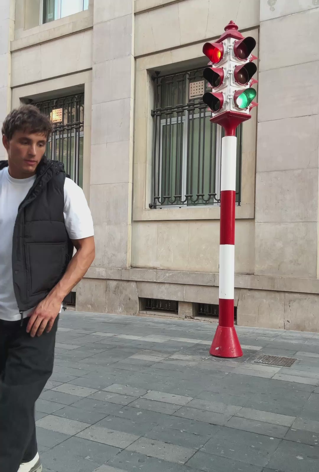 Load video: Aero Sneakers Mesh Cream / Gold