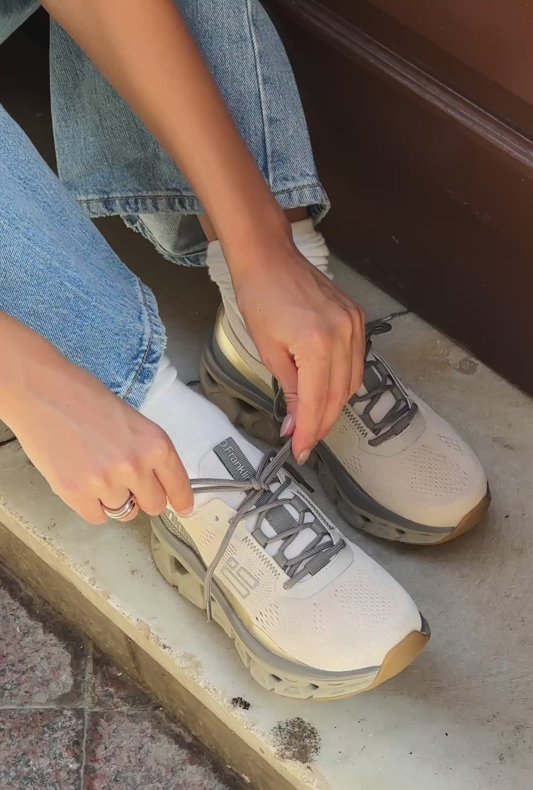 Load video: Aero Sneakers Mesh Cream / Gold