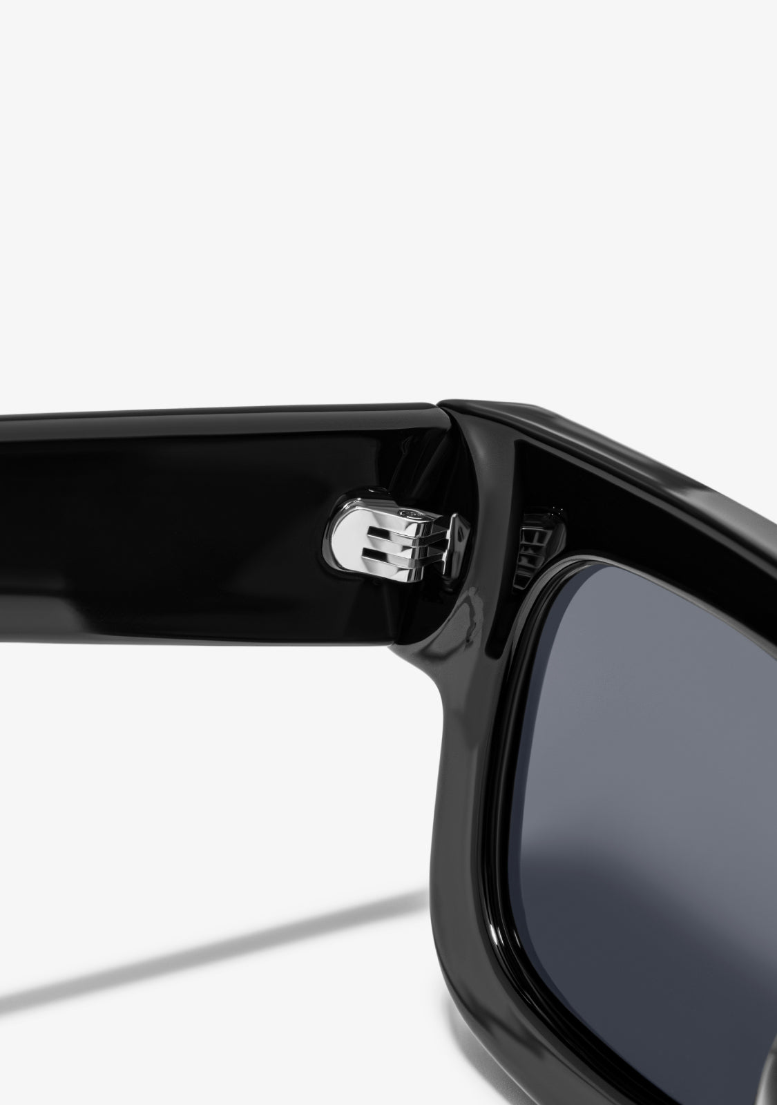 Bermuda Shiny Black / Smoke