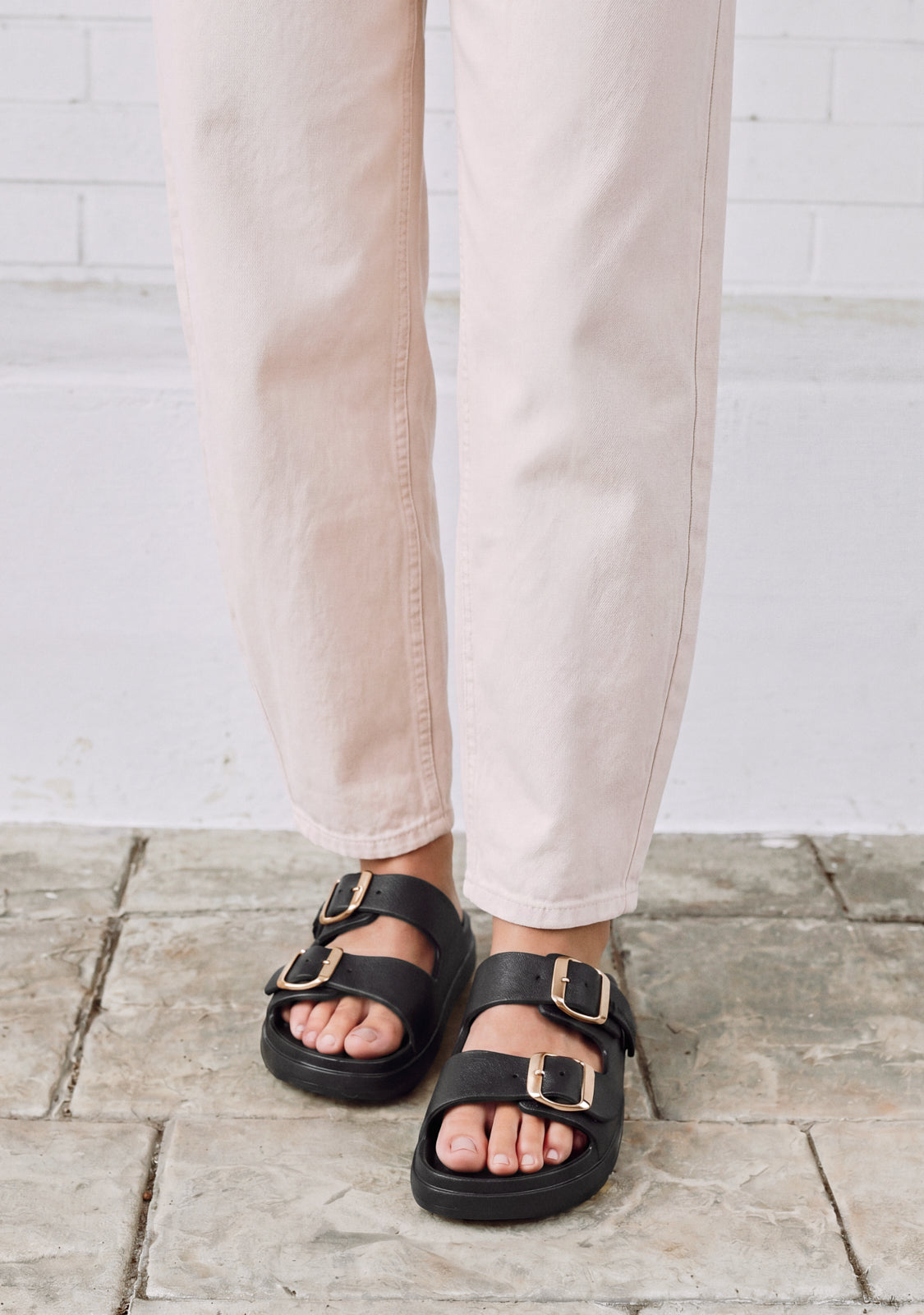 Women's Foam 2 Buckles Black / Platinum Sandals | D.Franklin