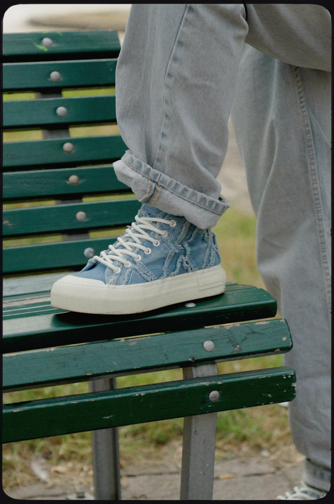 Load video: One Way High Denim