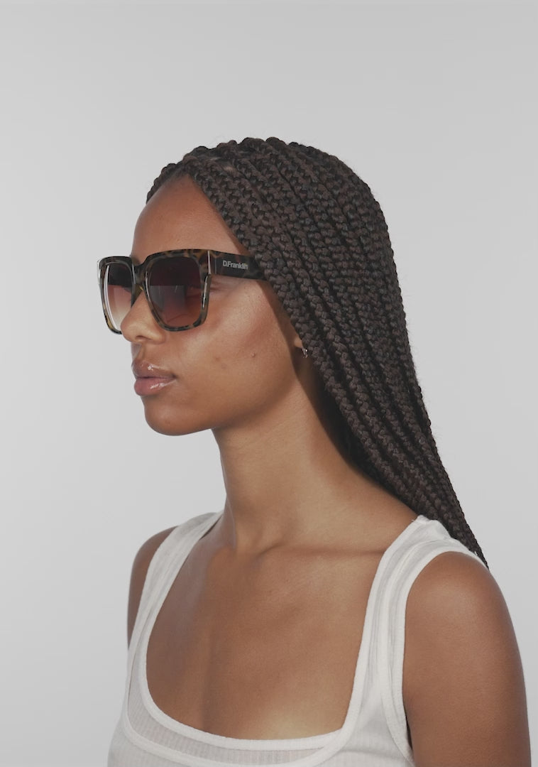 Load video: Dunar Milky Demi / Brown