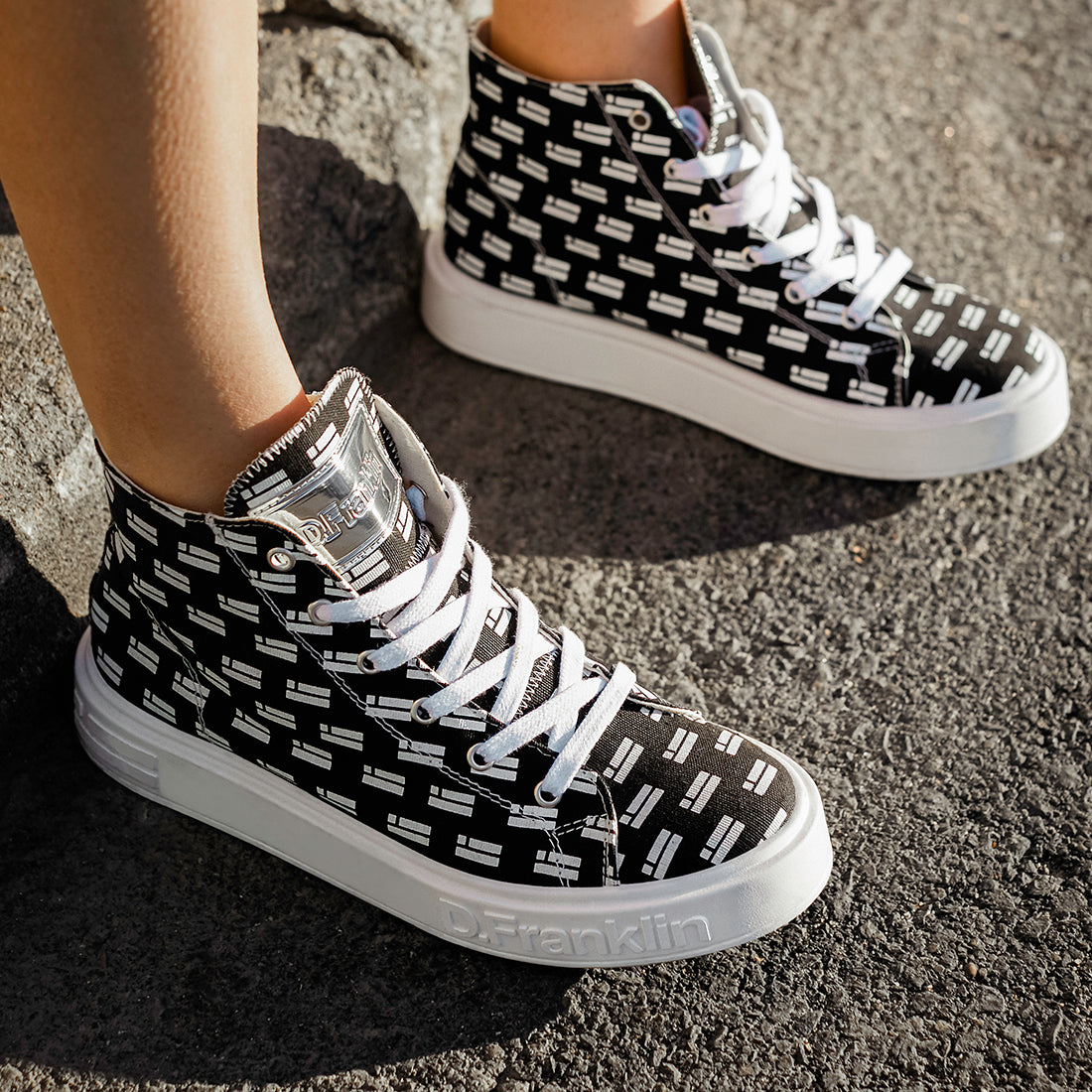 Berlian Monogram Black