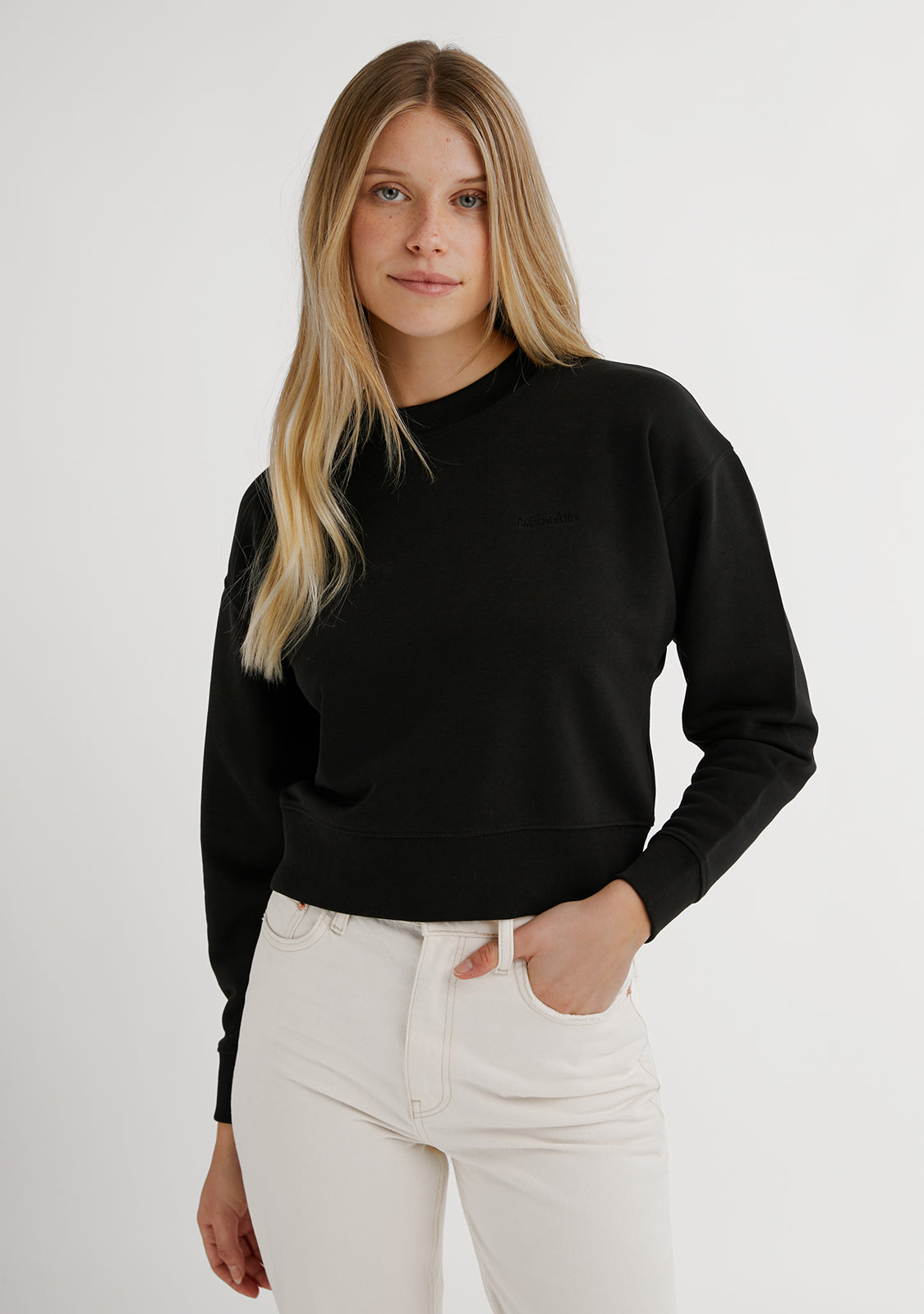 Embroidery Logo Cropped Crew Neck Sweatshirt / Black